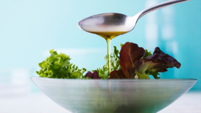 ceasar-salad-dressing-153790360.jpg